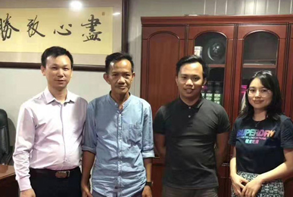 印尼客户直夸开云手机客户端_全自动C型钢机nice
