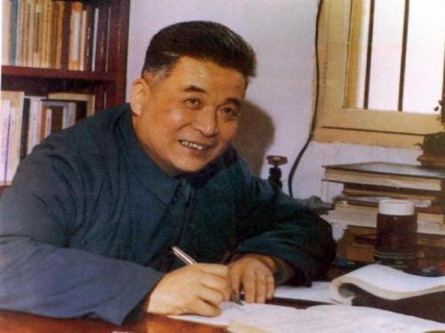 开云手机客户端轻钢别墅龙骨设备厂家